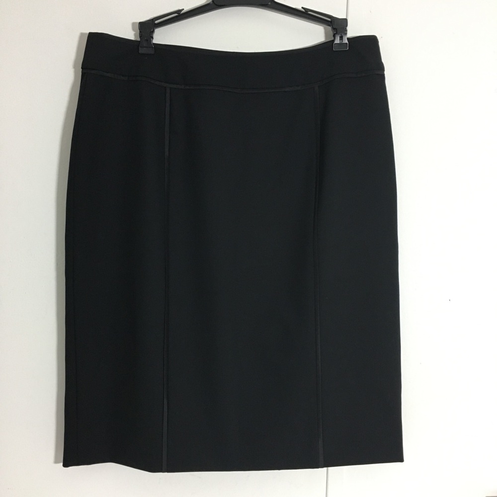 Doncaster black skirt